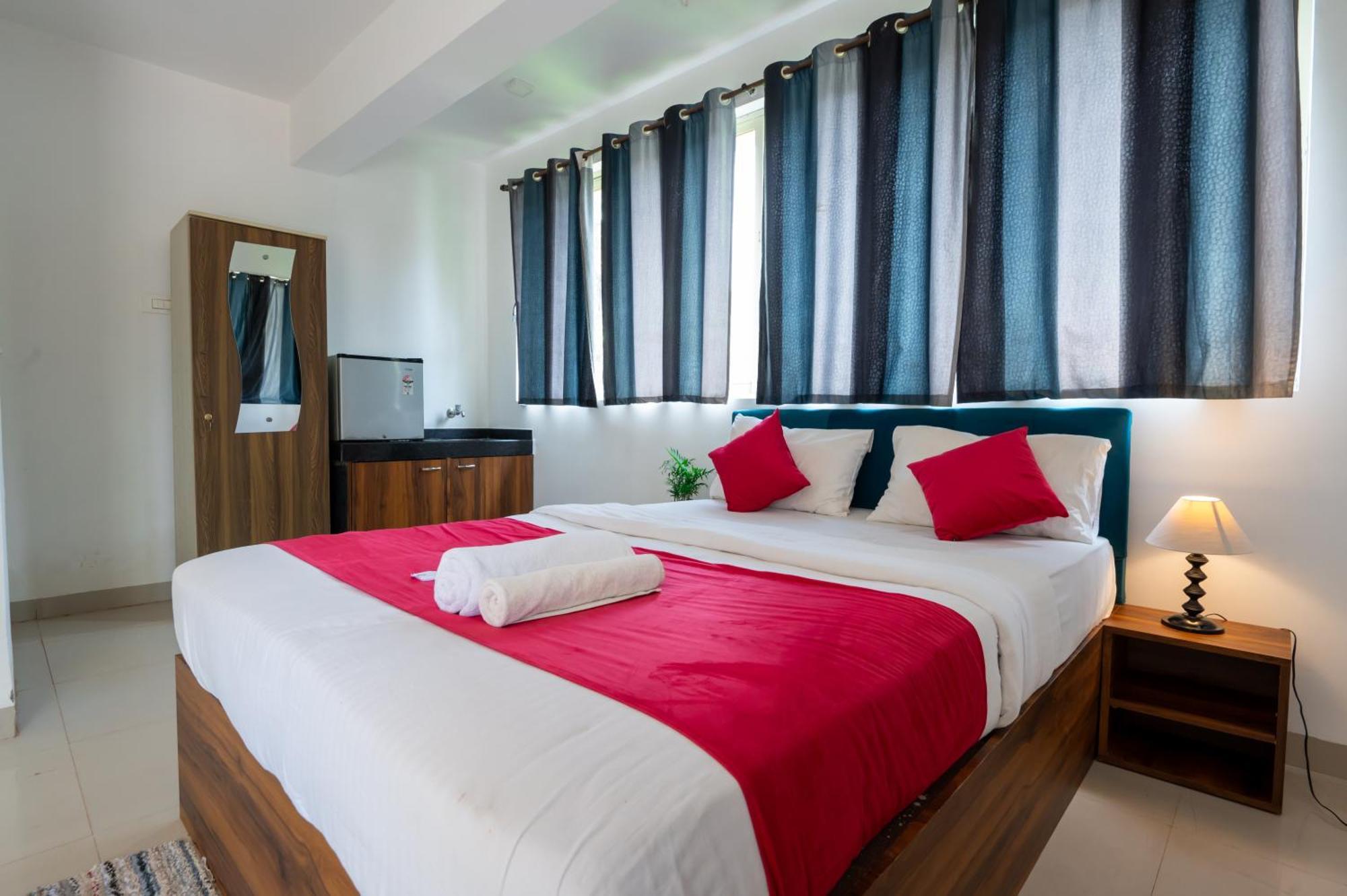 Morjim Sea Waves-Beach Front Hotel Esterno foto