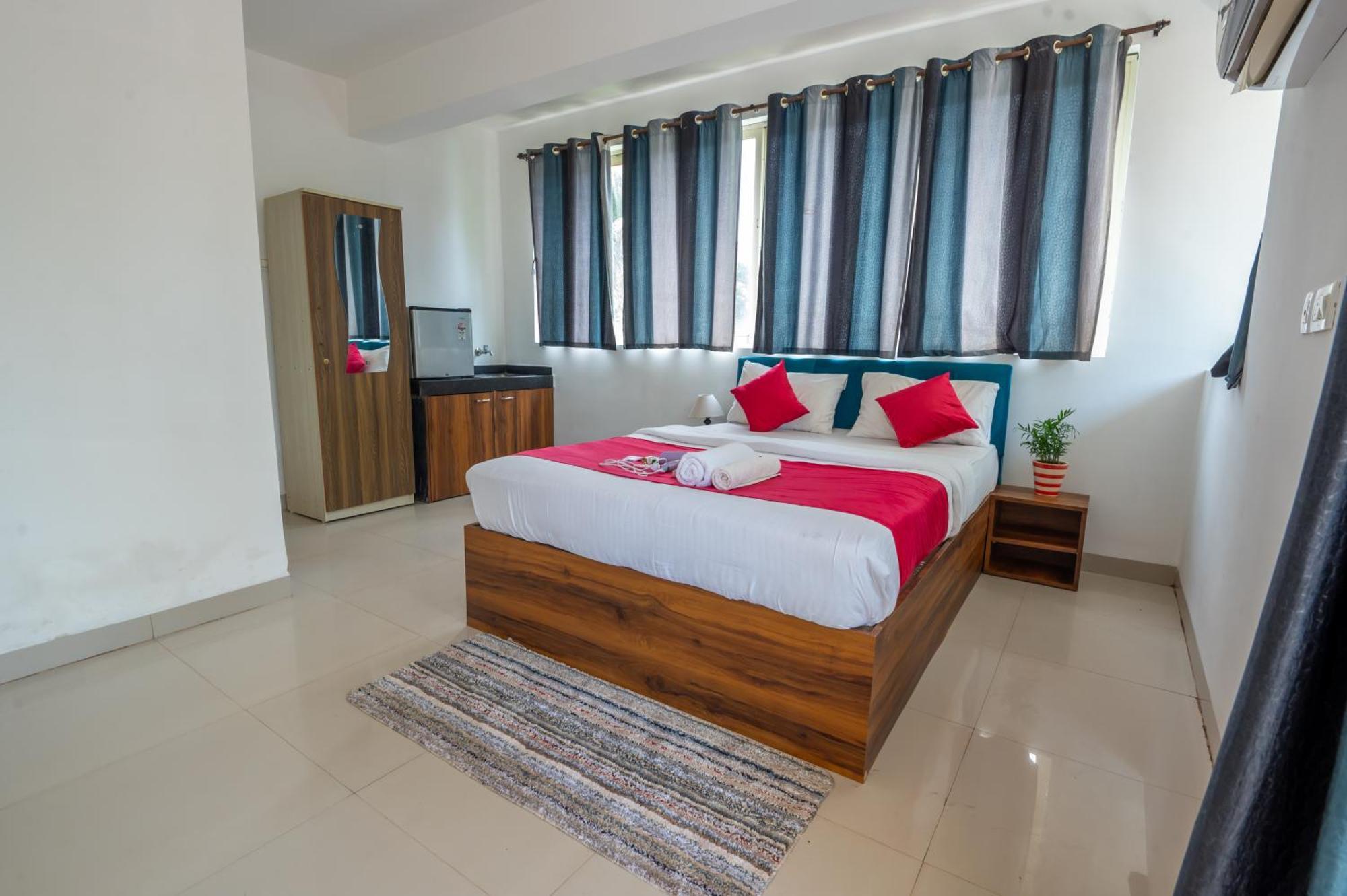 Morjim Sea Waves-Beach Front Hotel Esterno foto