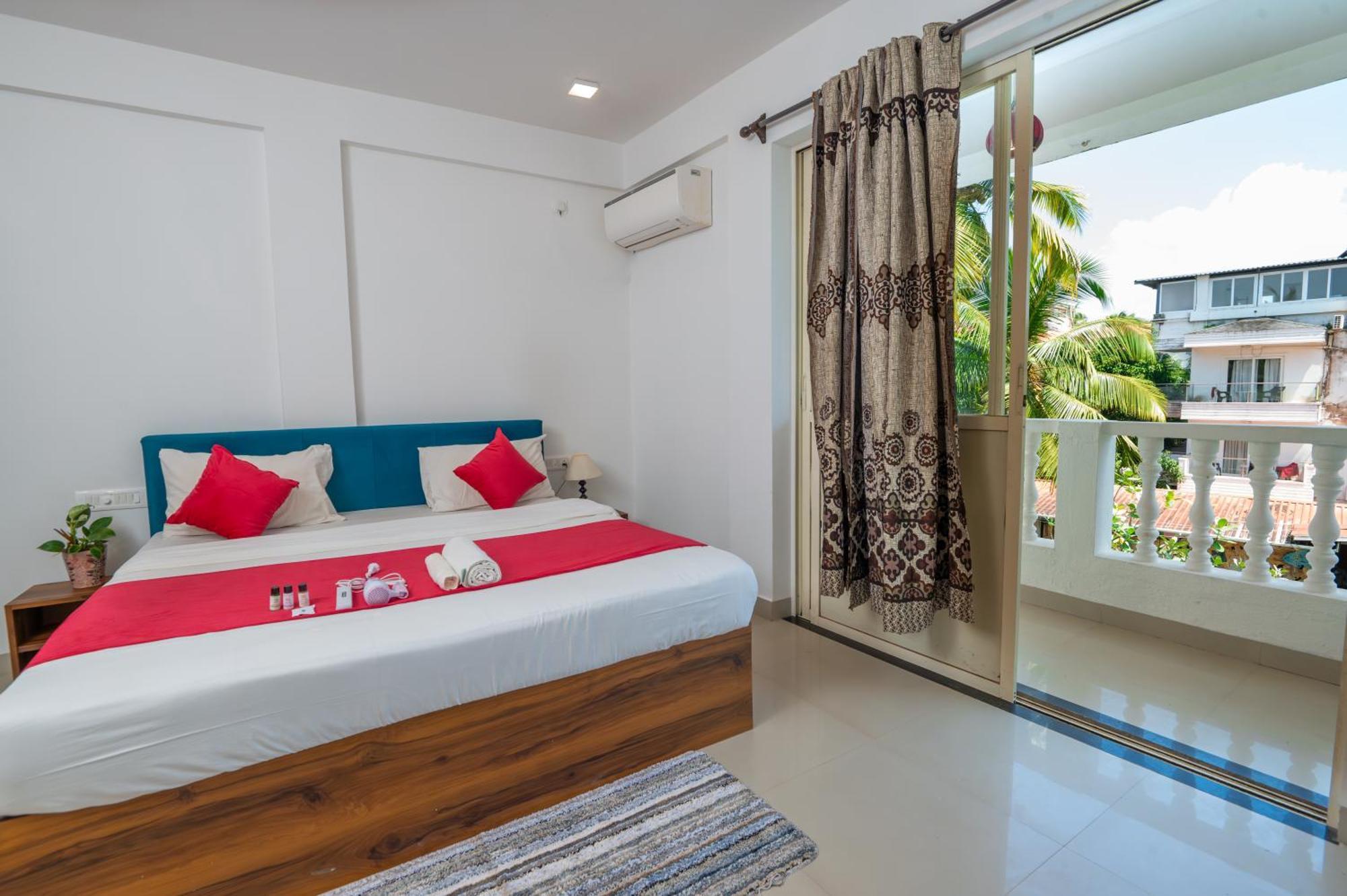 Morjim Sea Waves-Beach Front Hotel Esterno foto
